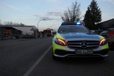 Winnenden: Oldtimer brennt an Zapfsaeule